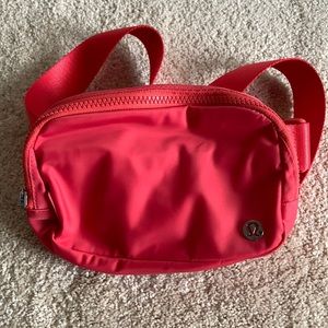 Lululemon everywhere belt bag pale raspberry
